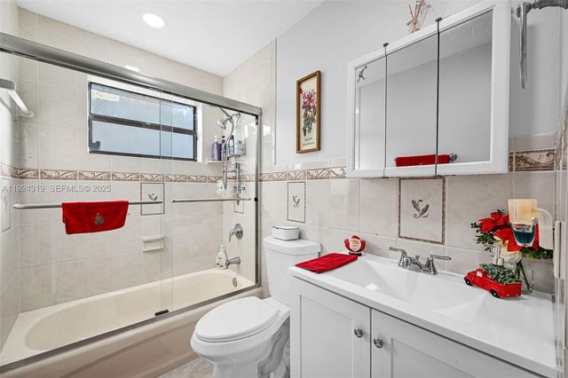 31 NW 133rd Pl, Miami, FL 33182