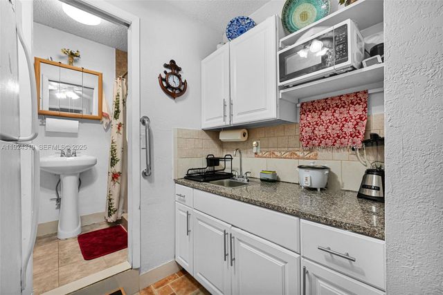 31 NW 133rd Pl, Miami, FL 33182