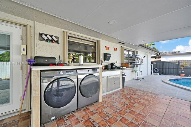 31 NW 133rd Pl, Miami, FL 33182