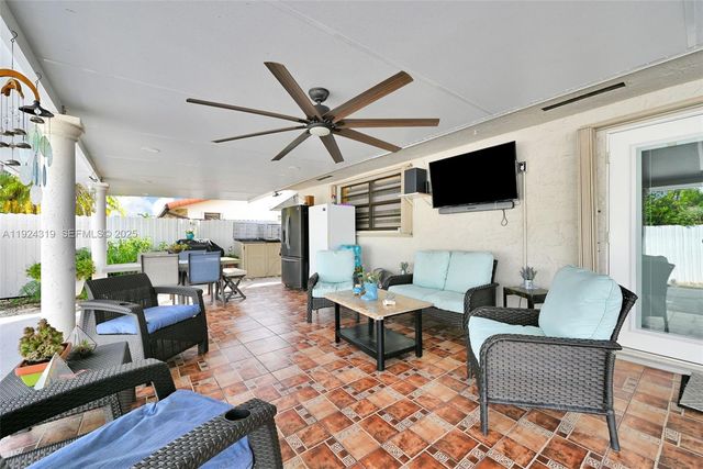 31 NW 133rd Pl, Miami, FL 33182