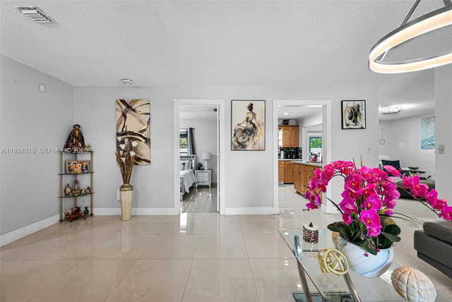 31 NW 133rd Pl, Miami, FL 33182