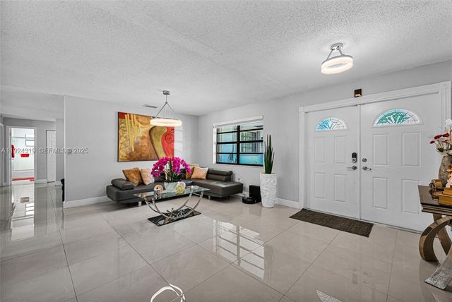 31 NW 133rd Pl, Miami, FL 33182