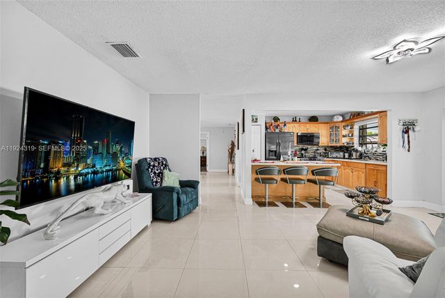 31 NW 133rd Pl, Miami, FL 33182