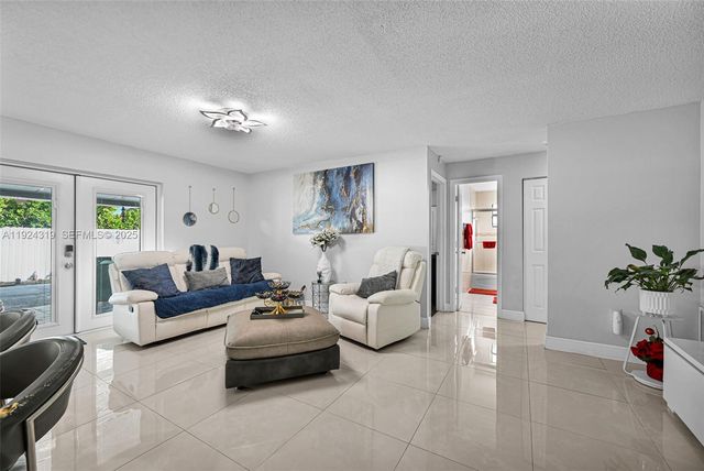 31 NW 133rd Pl, Miami, FL 33182