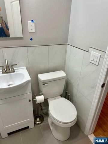 9027 New York Avenue, North Bergen, NJ 07047