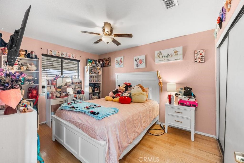 Image 10 of property listing at 1827 Louise, Lancaster, CA 93534