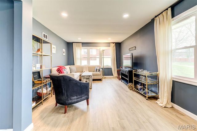 7837 La Belle Street, Affton, MO 63123