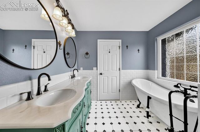 7983 Superior Hill Place, Colorado Springs, CO 80908