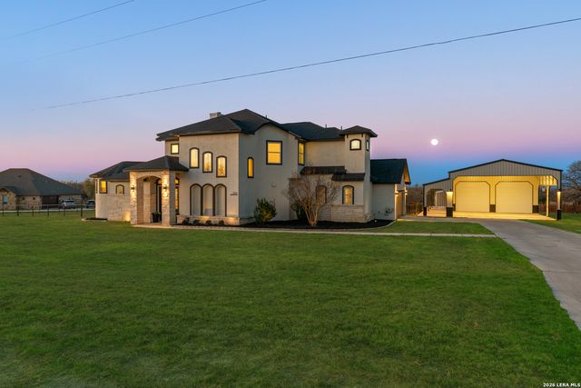 508 Wagon Train, La Vernia, TX 78121