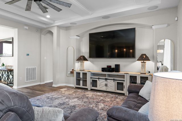 508 Wagon Train, La Vernia, TX 78121