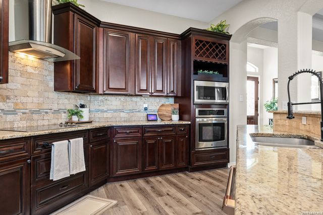 508 Wagon Train, La Vernia, TX 78121