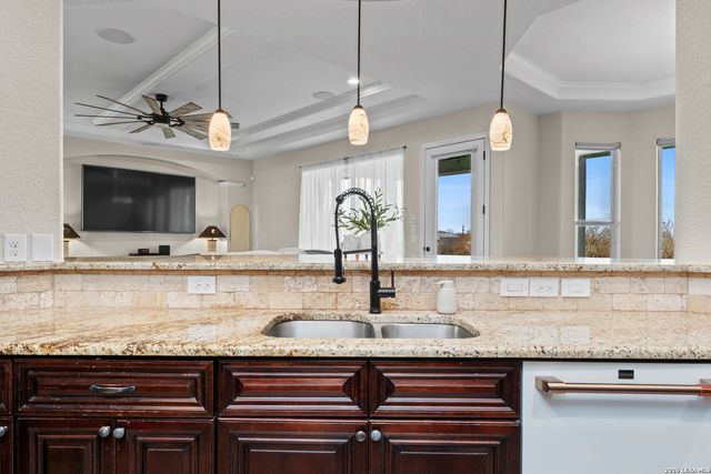 508 Wagon Train, La Vernia, TX 78121