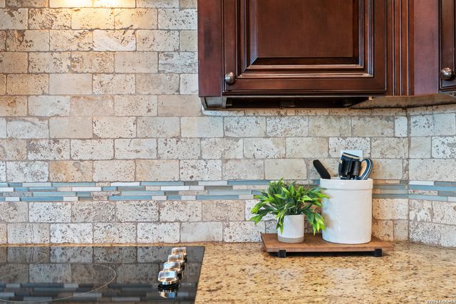 508 Wagon Train, La Vernia, TX 78121