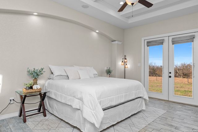 508 Wagon Train, La Vernia, TX 78121