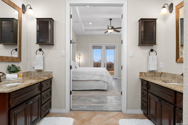 508 Wagon Train, La Vernia, TX 78121