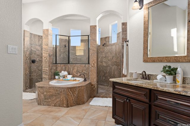 508 Wagon Train, La Vernia, TX 78121