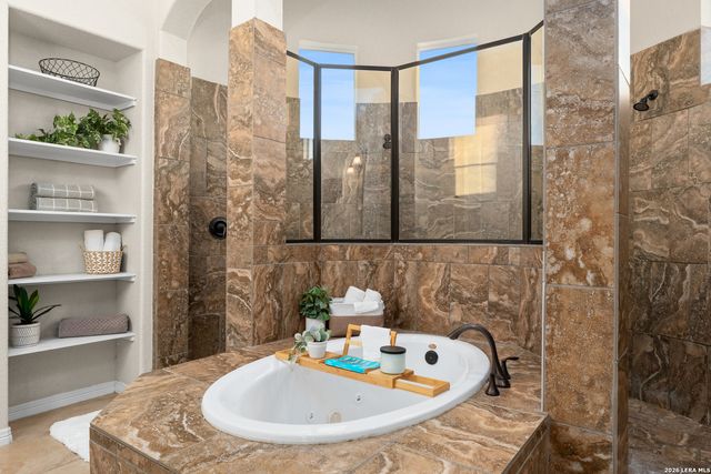 508 Wagon Train, La Vernia, TX 78121