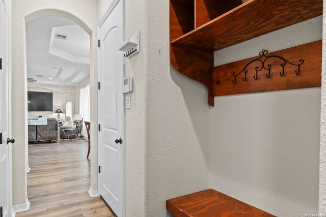 508 Wagon Train, La Vernia, TX 78121