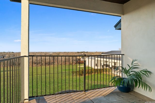 508 Wagon Train, La Vernia, TX 78121