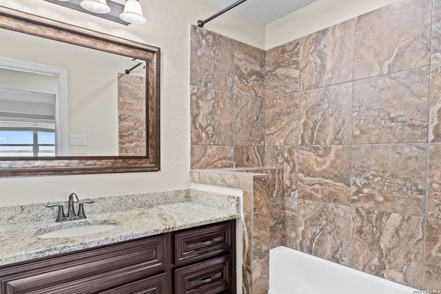 508 Wagon Train, La Vernia, TX 78121