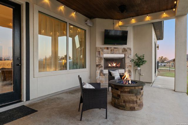 508 Wagon Train, La Vernia, TX 78121