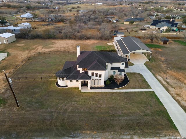 508 Wagon Train, La Vernia, TX 78121