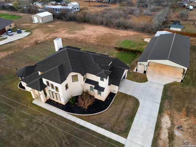 508 Wagon Train, La Vernia, TX 78121