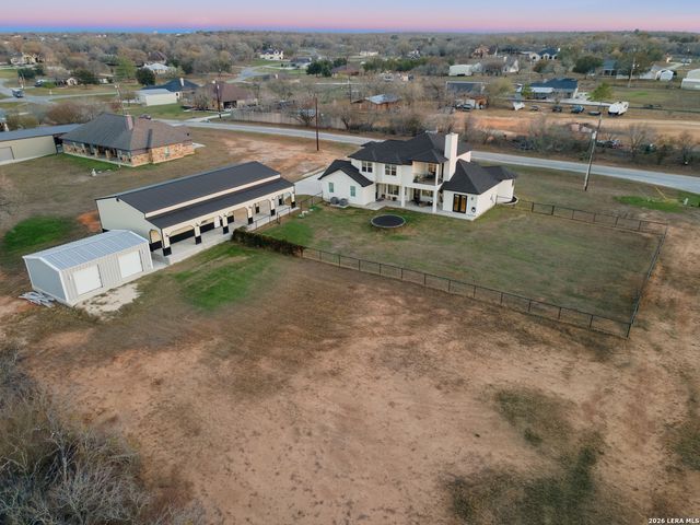 508 Wagon Train, La Vernia, TX 78121
