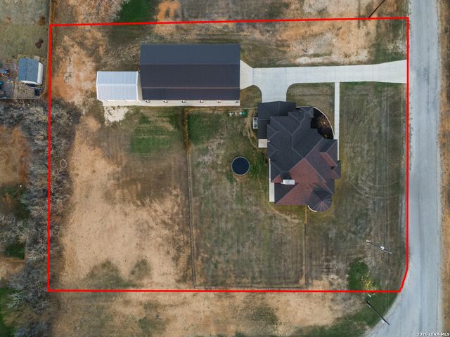 508 Wagon Train, La Vernia, TX 78121