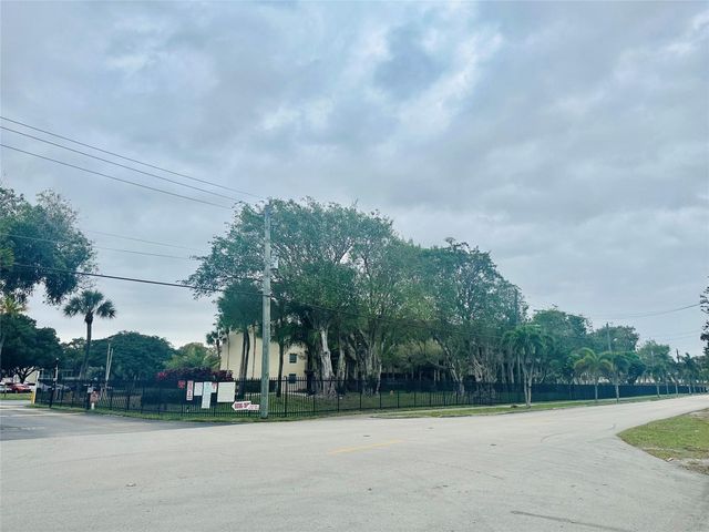 3341 NW 47th Terrace 306, Lauderdale Lakes, FL 33319