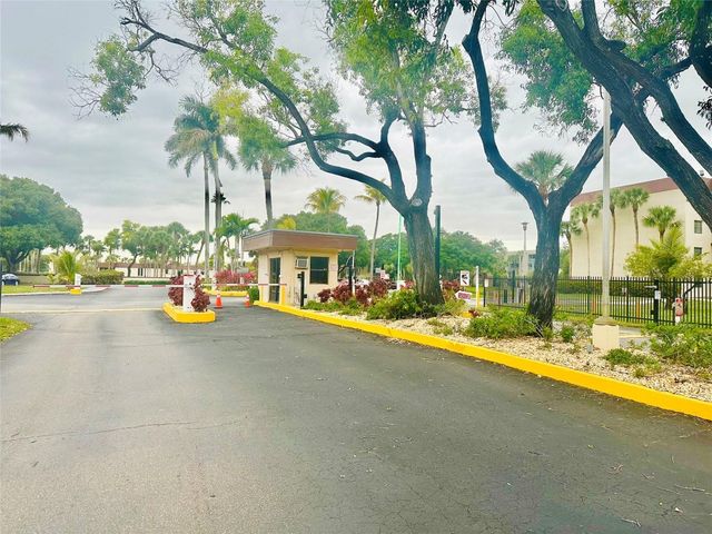 3341 NW 47th Terrace 306, Lauderdale Lakes, FL 33319