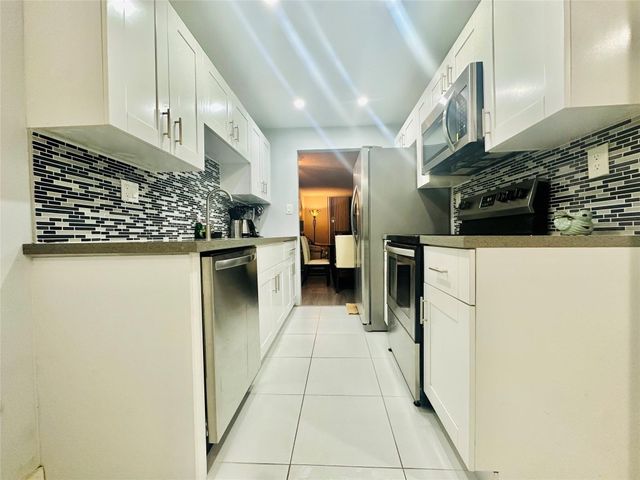 3341 NW 47th Terrace 306, Lauderdale Lakes, FL 33319