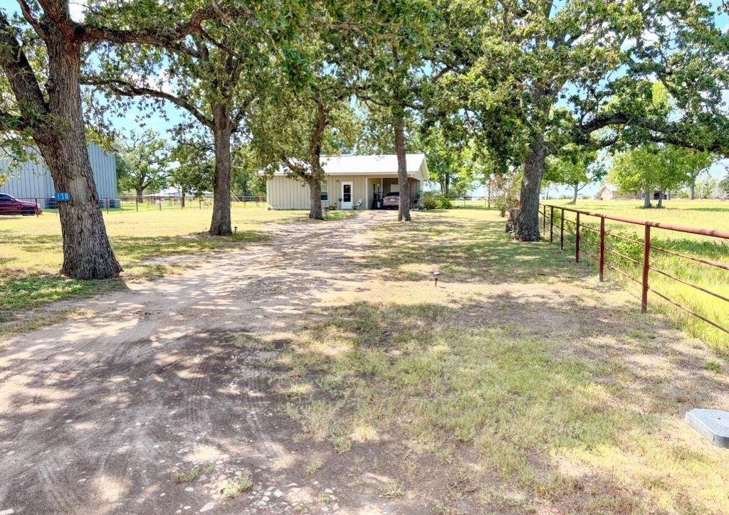 130 Sugar Hill RD, Carmine, TX 78932
