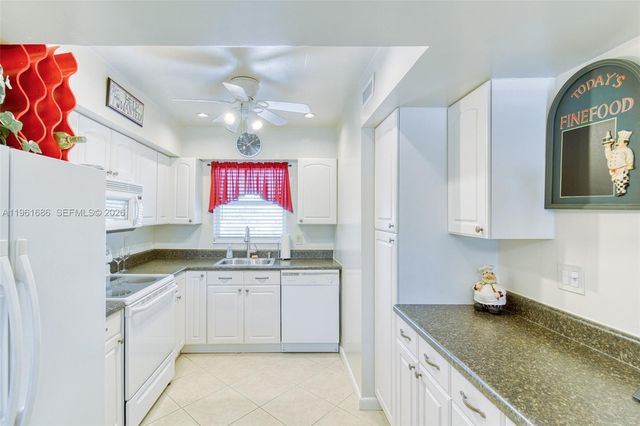 1400 NE 57th Ct 301, Fort Lauderdale, FL 33334