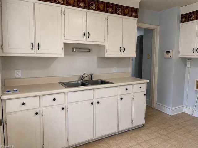 912 S English Street, Greensboro, NC 27401