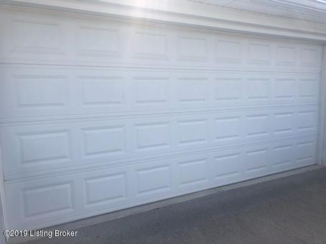 405 Fledge Dr, Louisville, KY 40214