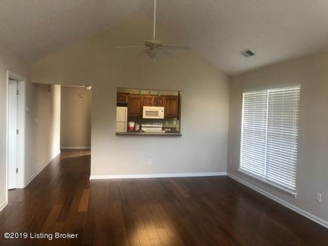 405 Fledge Dr, Louisville, KY 40214