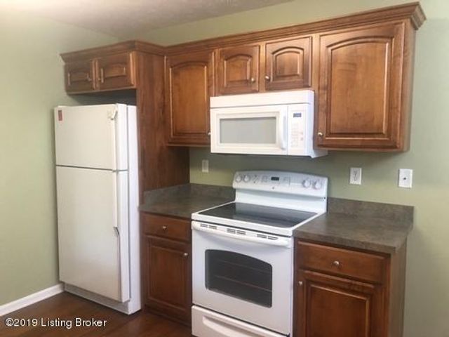 405 Fledge Dr, Louisville, KY 40214