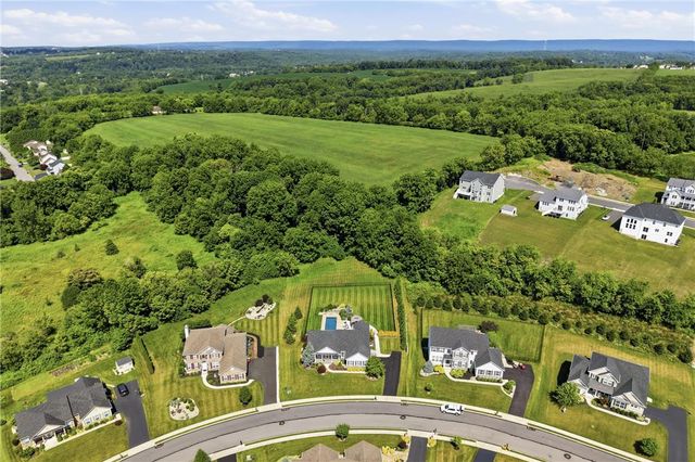 4912 Reston Drive, Forks Twp, PA 18040
