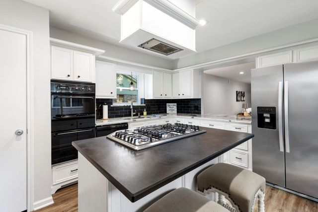 623 Hickory Ridge Drive, Shenandoah, TX 77381