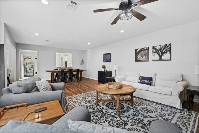 623 Hickory Ridge Drive, Shenandoah, TX 77381