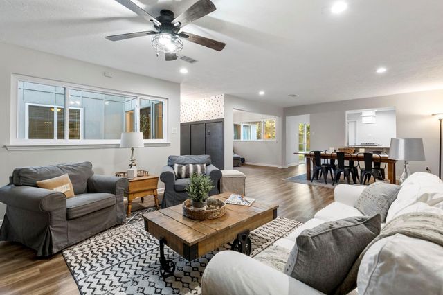 623 Hickory Ridge Drive, Shenandoah, TX 77381