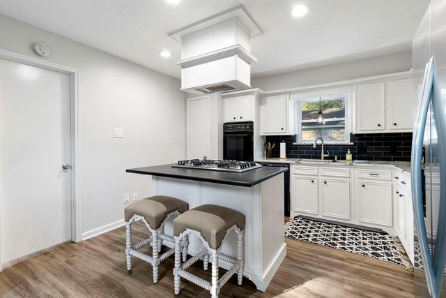 623 Hickory Ridge Drive, Shenandoah, TX 77381