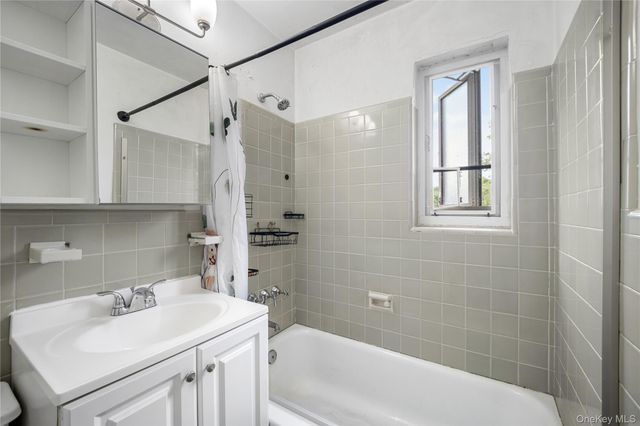 224-02 Stronghurst Avenue 208, Queens Village, NY 11427