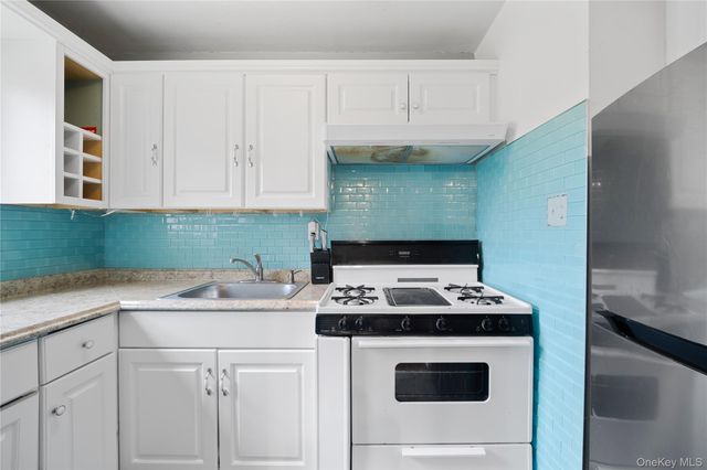 224-02 Stronghurst Avenue 208, Queens Village, NY 11427