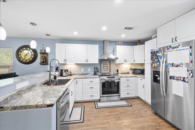 608 Washington ST, Smithville, TX 78957