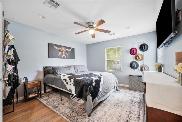 608 Washington ST, Smithville, TX 78957