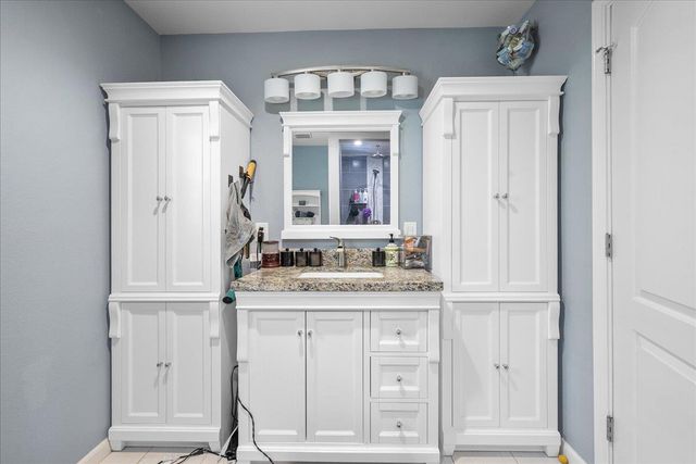 608 Washington ST, Smithville, TX 78957