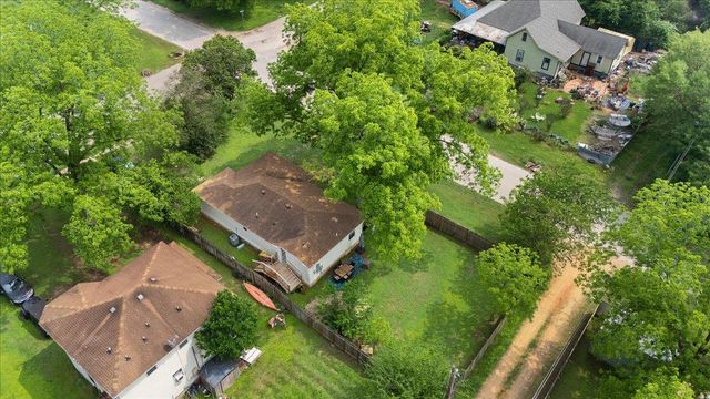 608 Washington ST, Smithville, TX 78957
