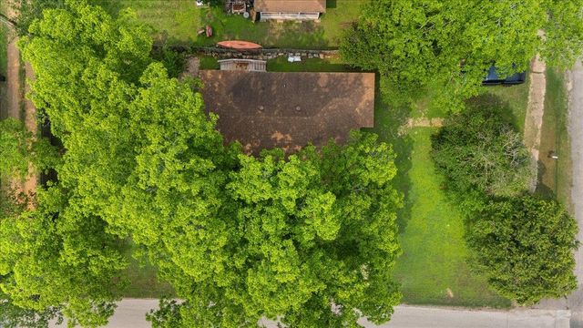 608 Washington ST, Smithville, TX 78957